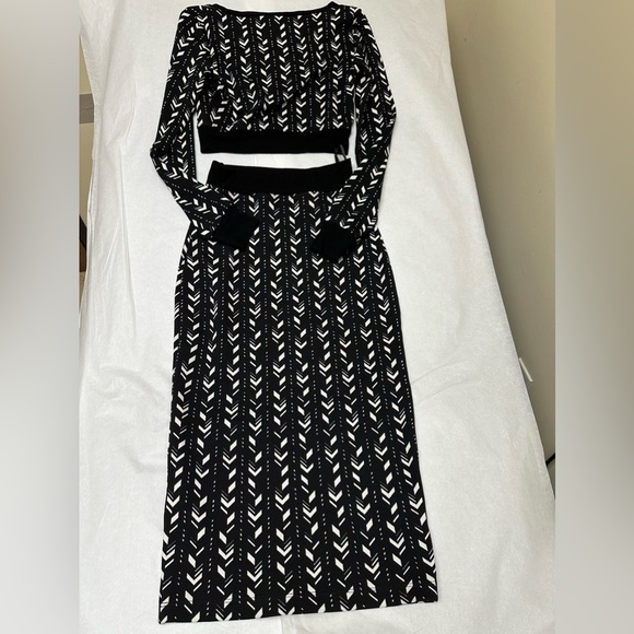 Pressly Two Piece Set in Black Chevron
Black Halo🪻 - Picture 3 of 16